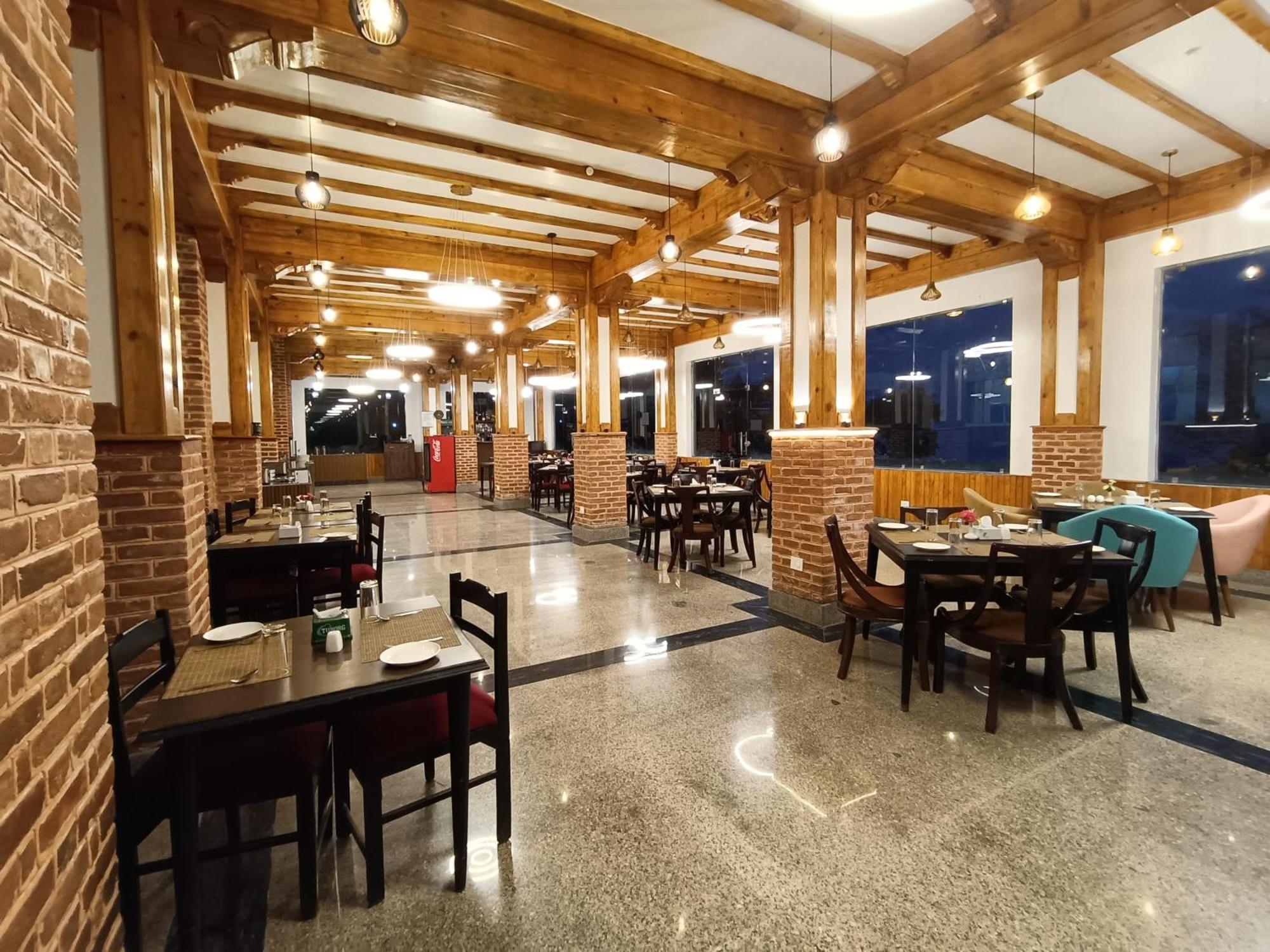 Hotel Chautari Pvt Ltd Нагаркот Экстерьер фото