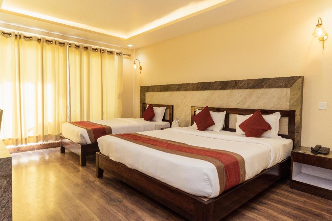 Hotel Chautari Pvt Ltd Нагаркот Экстерьер фото